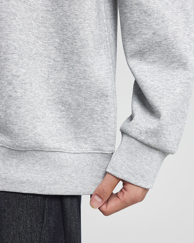 سويت شيرت برقبة كرو بفتحة رقبة من تصميم مو مايكه