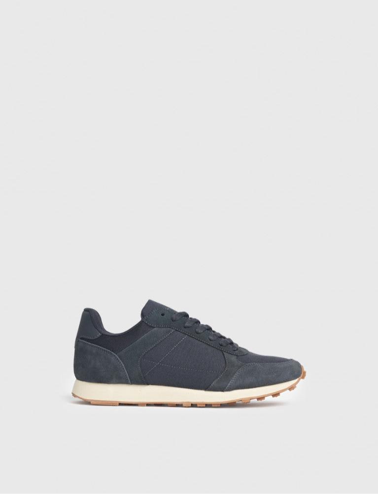Einfacher Wildledereinsatz Sneaker