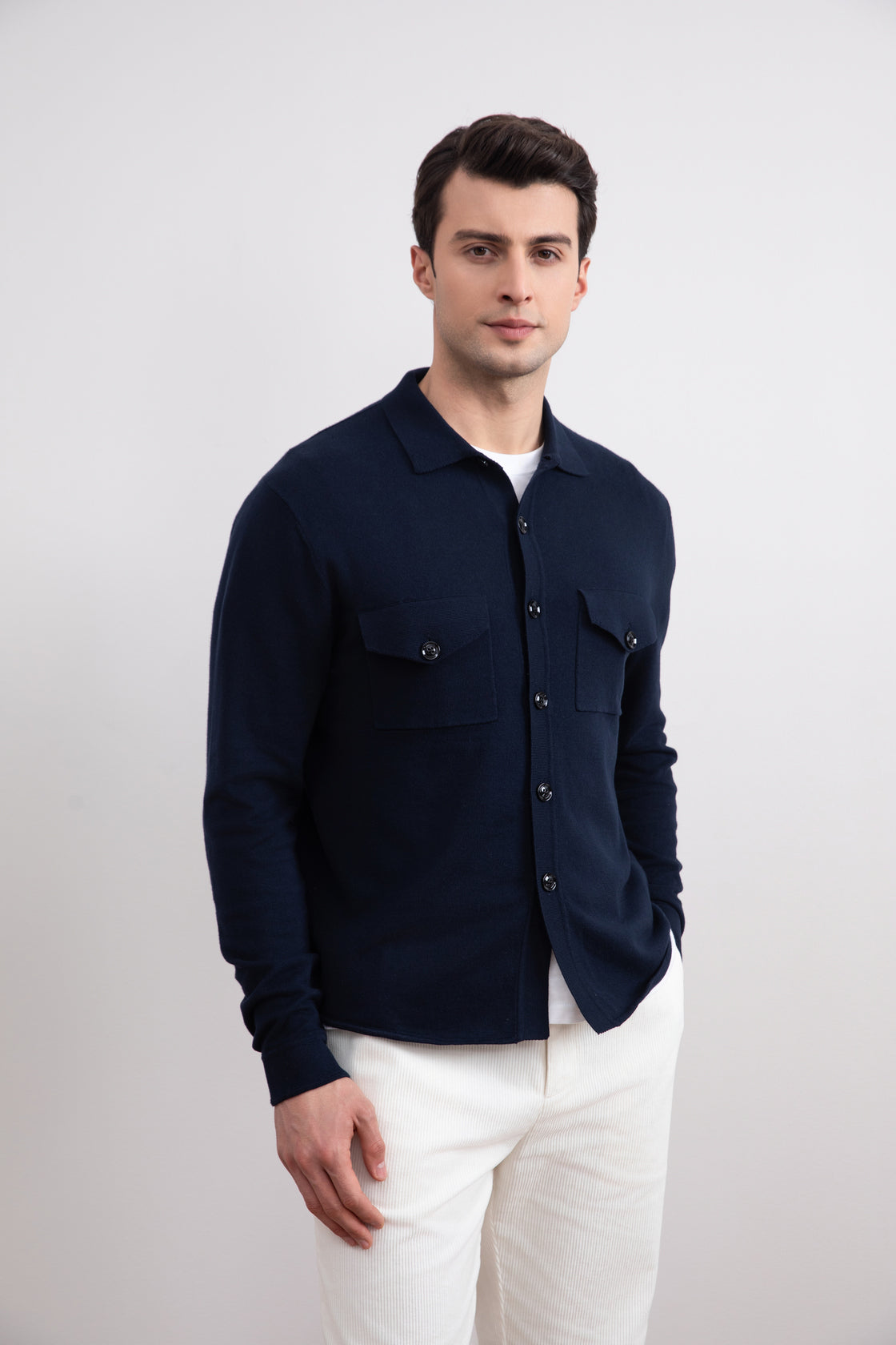 Sobrecamisa con bolsillos de solapa azul marino