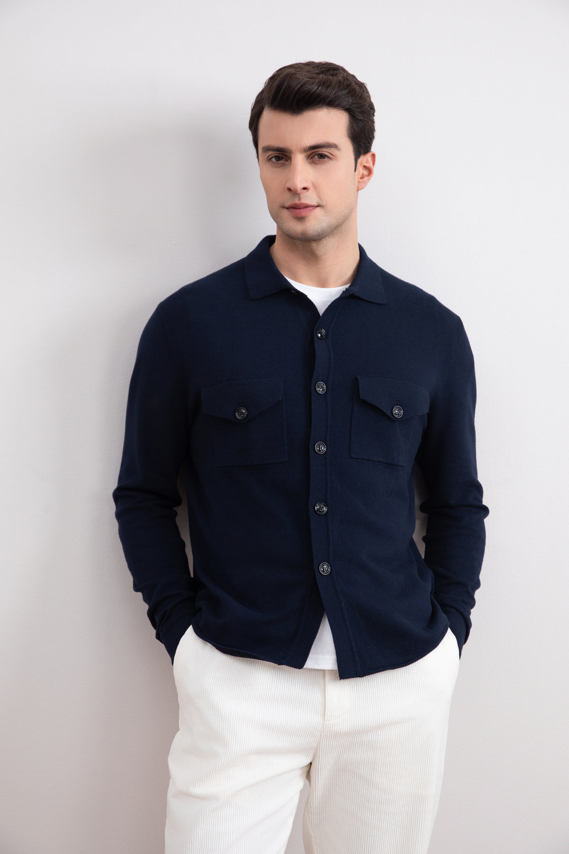 Sobrecamisa con bolsillos de solapa azul marino