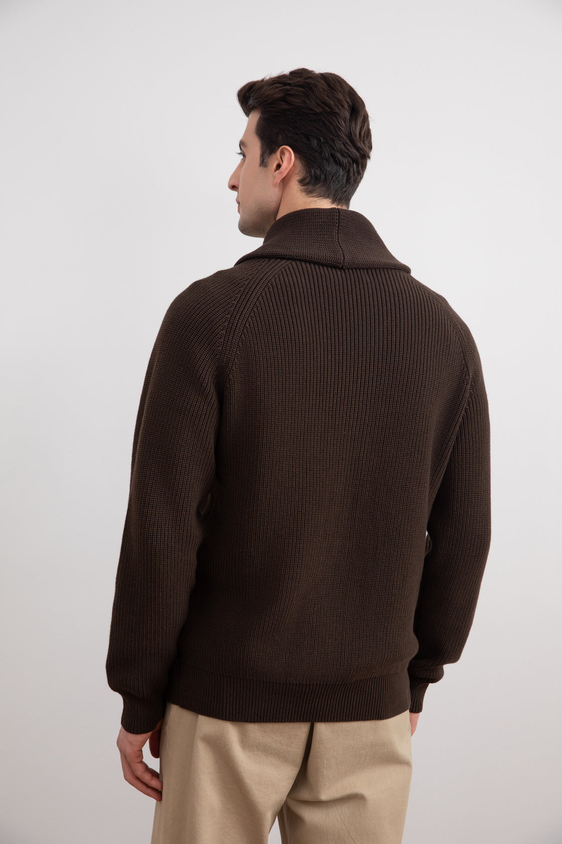 Chaqueta de punto con cuello chal marrón
