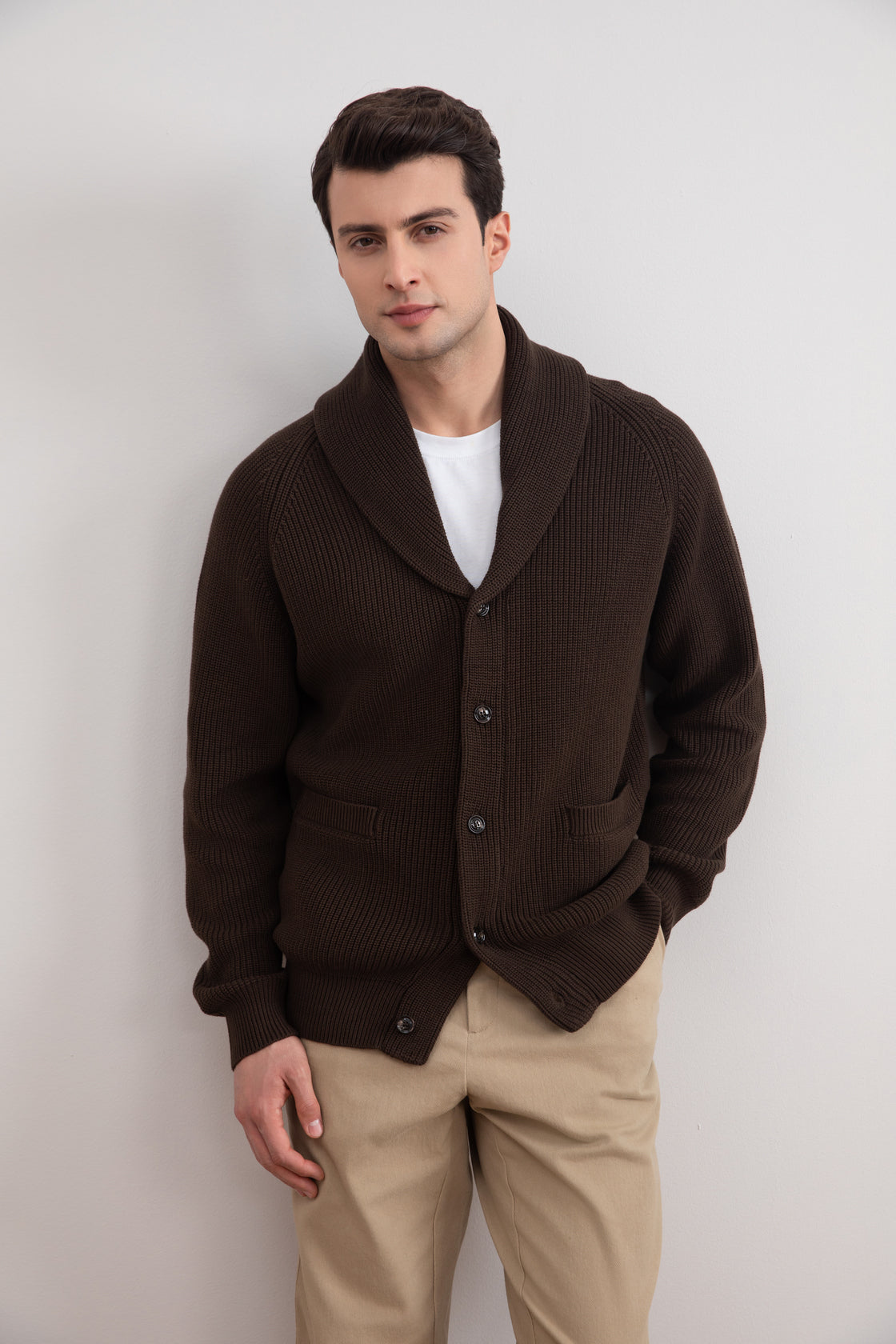 Chaqueta de punto con cuello chal marrón