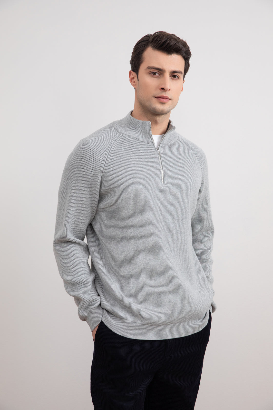 Grauer Mélange Pullover mit Rollkragen half-zip aus englischer Rippe