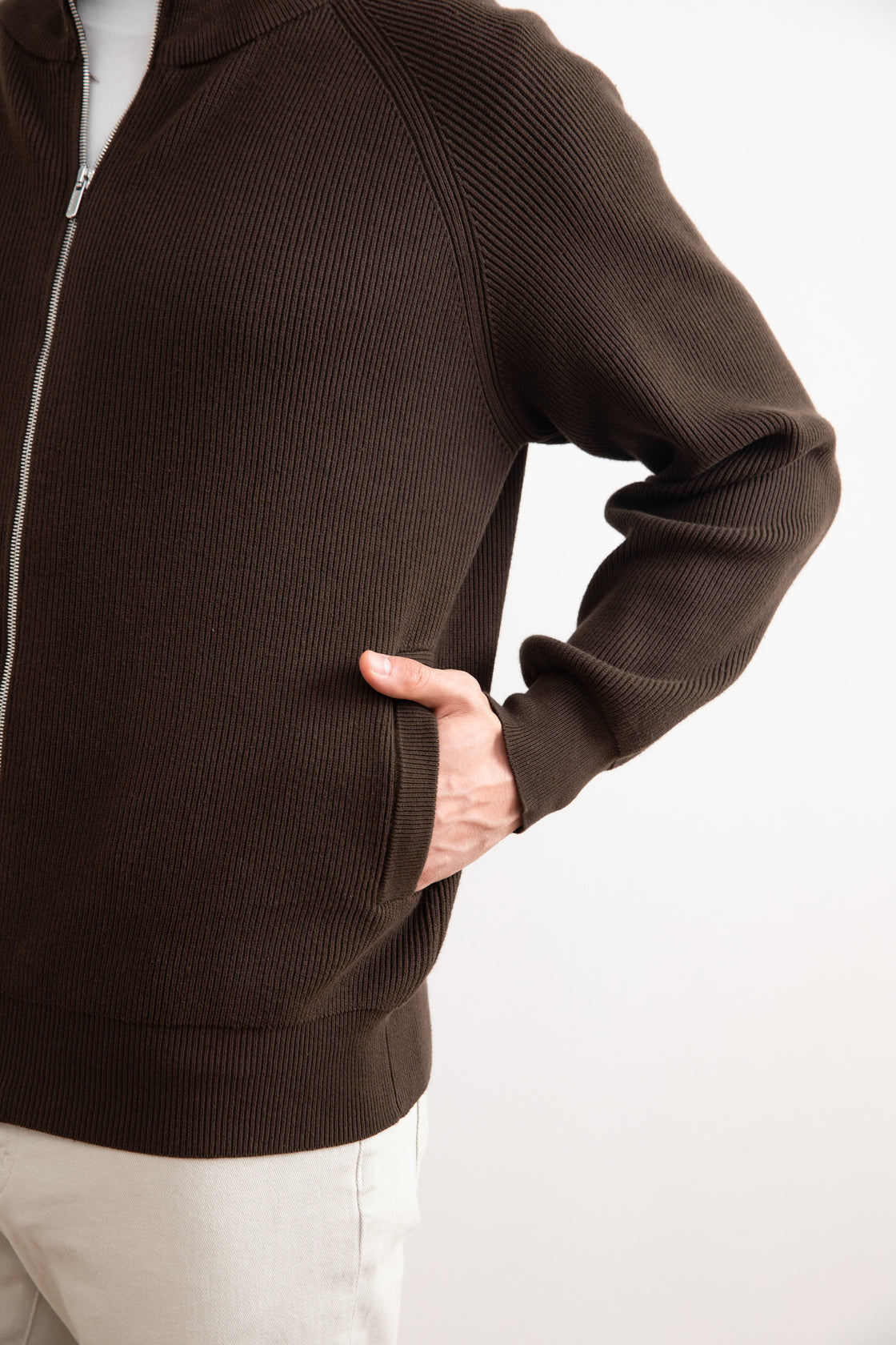 Chaqueta con cremallera completa de canalé inglés marrón