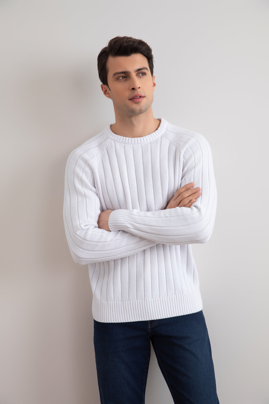 Jersey blanco de punto elástico con cuello redondo