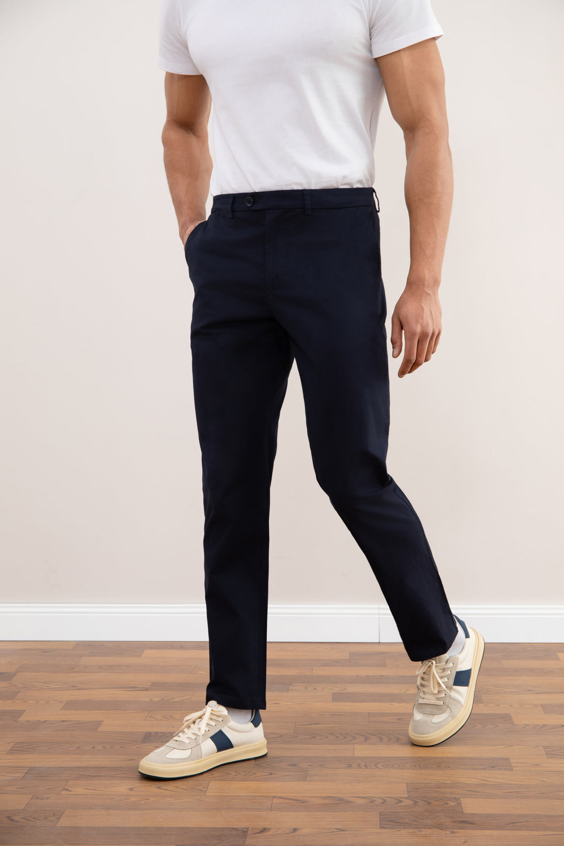 Chino recto azul marino