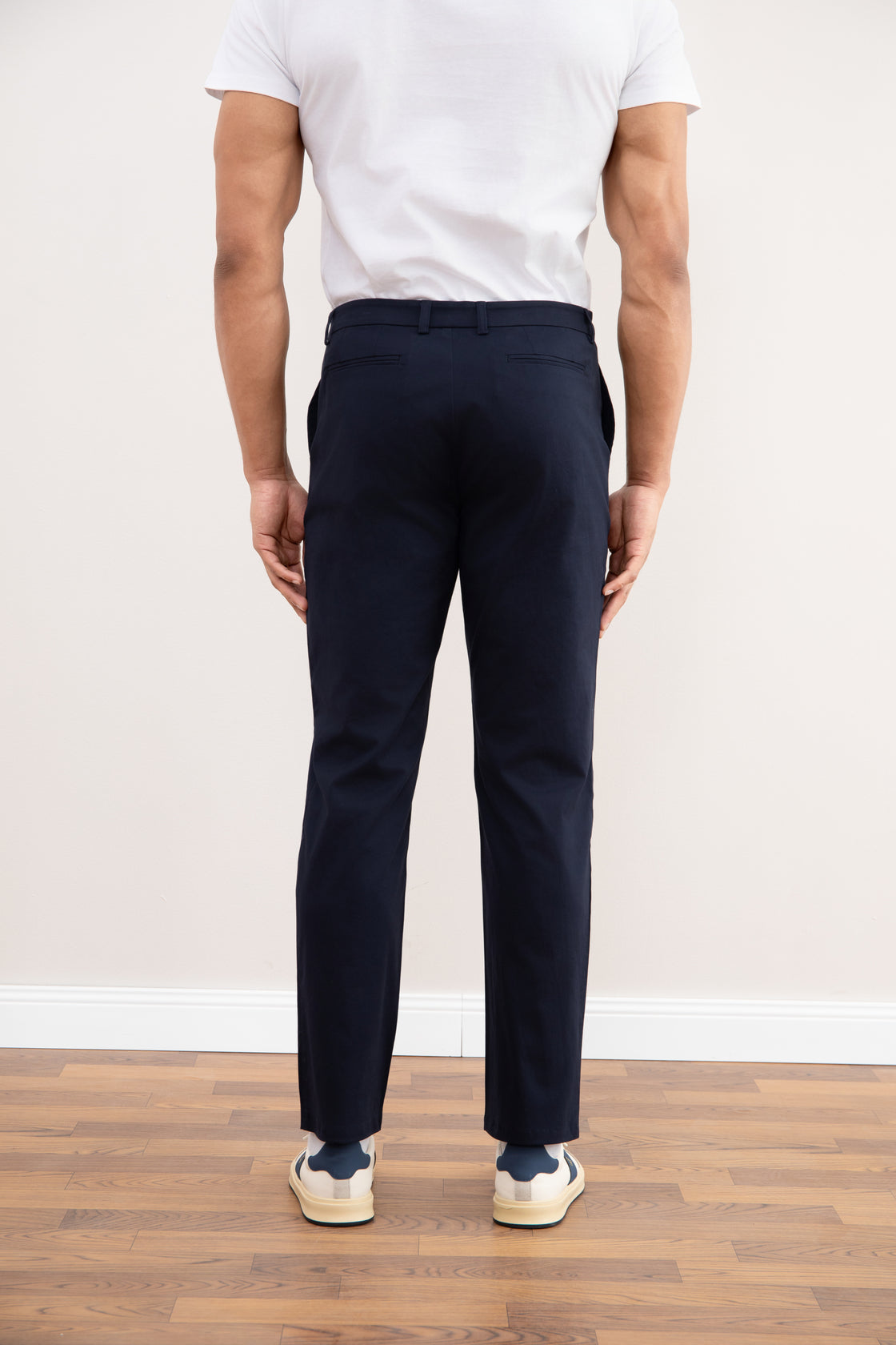 Chino recto azul marino
