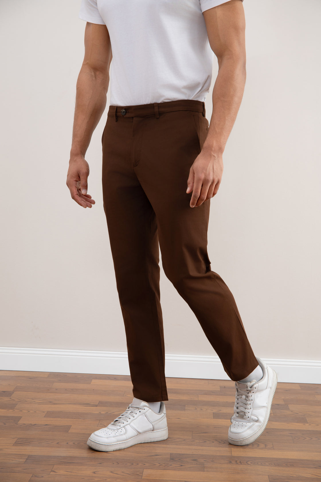 Chino recto marrón