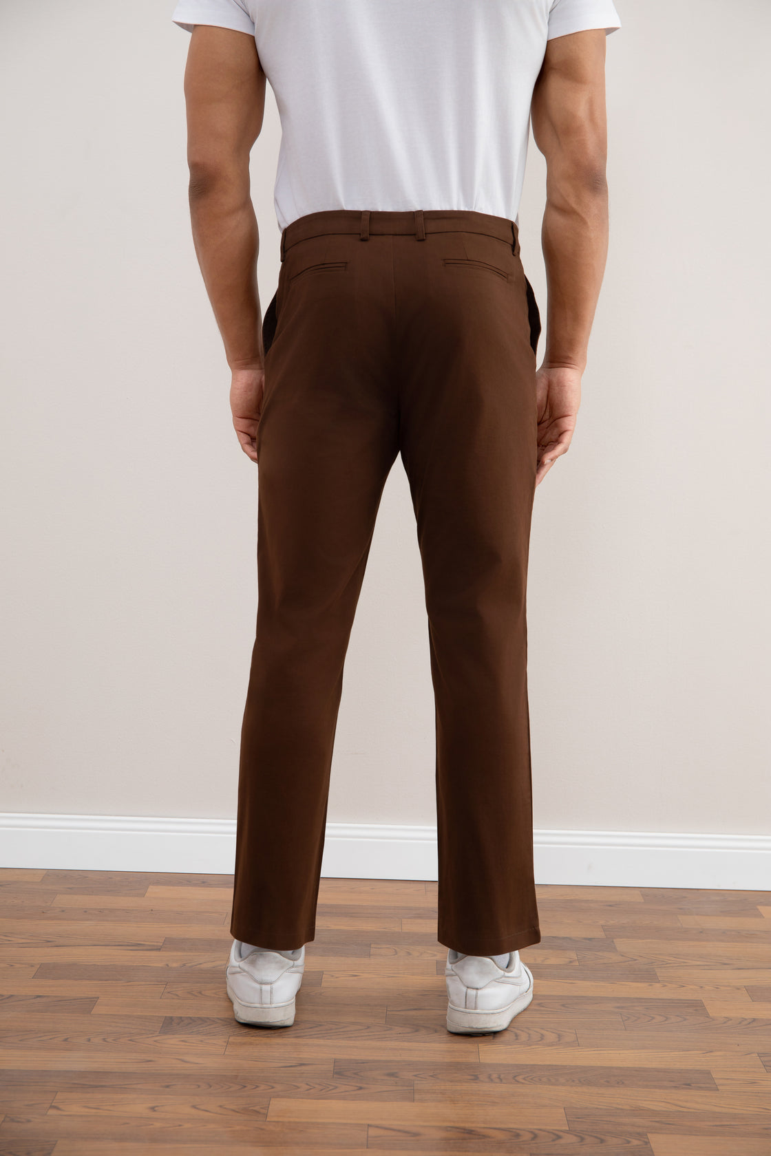 Chino recto marrón