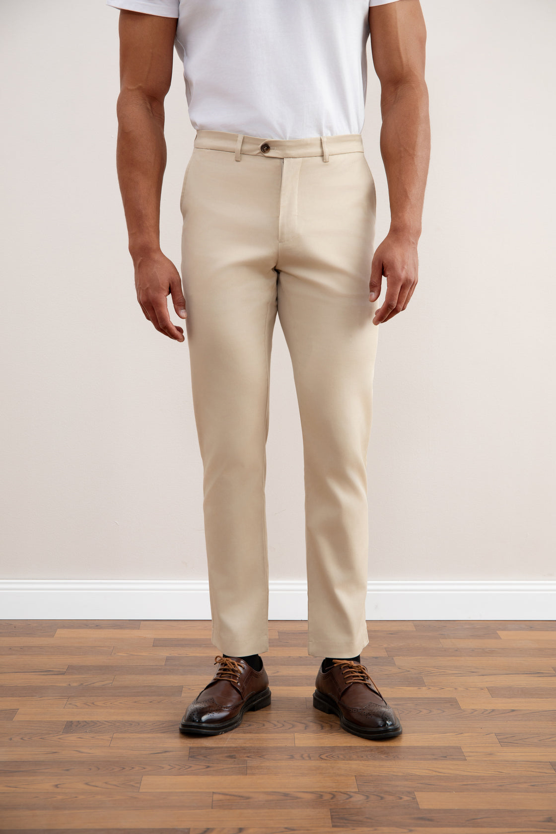 Chino stretch beige à coupe droite