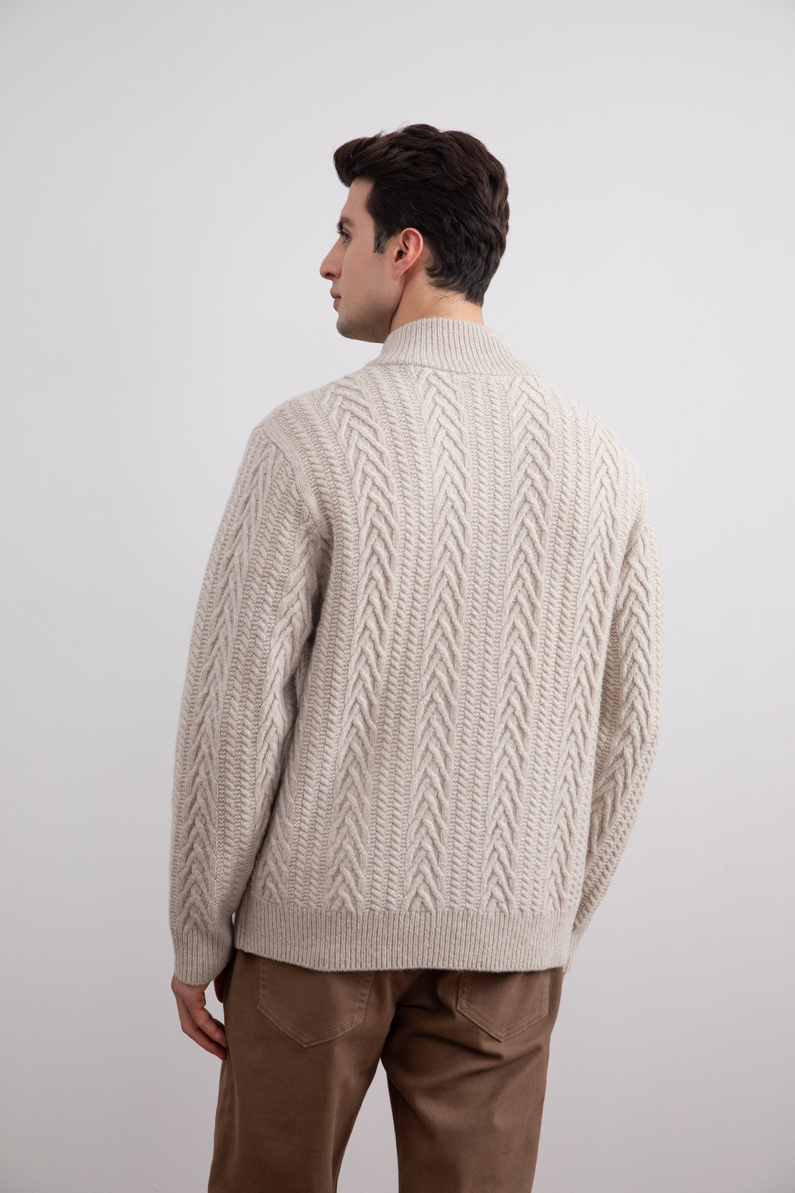 Cardigan en laine vierge douce tricotée en câble