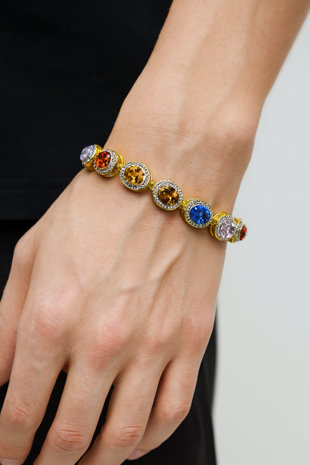 Armband mit Juwelen