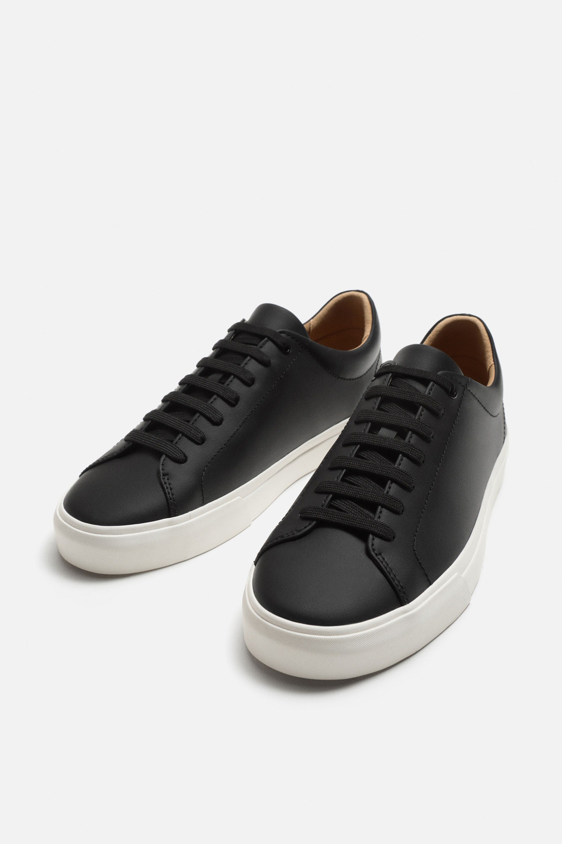 BASKETS DE BASE NOIRES