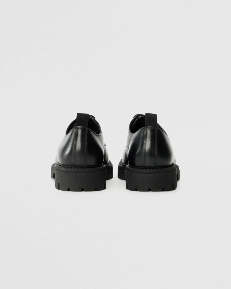 Klassische Schnürstiefel