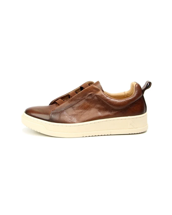 Der kastanienbraune Vintage Sneaker aus Leder ohne Schnürung