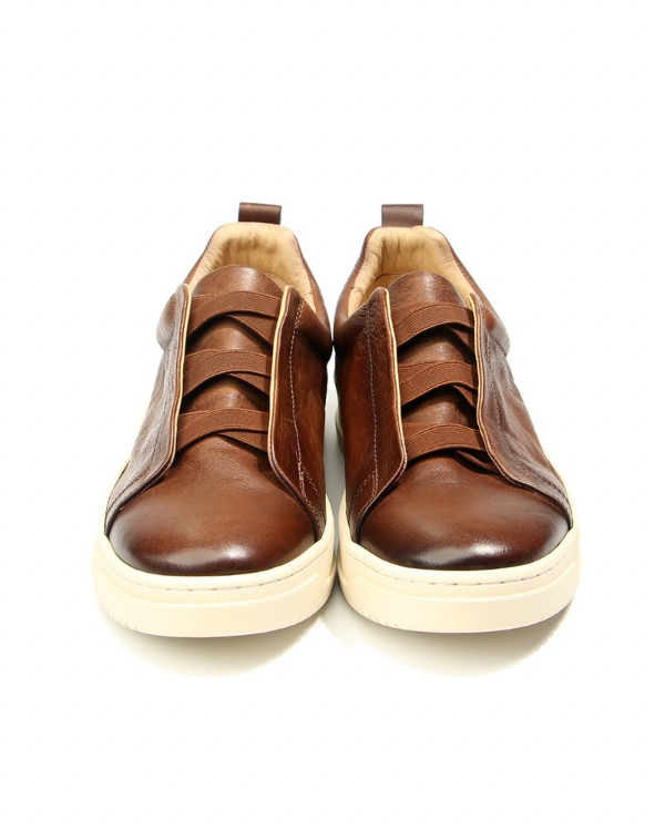 Der kastanienbraune Vintage Sneaker aus Leder ohne Schnürung