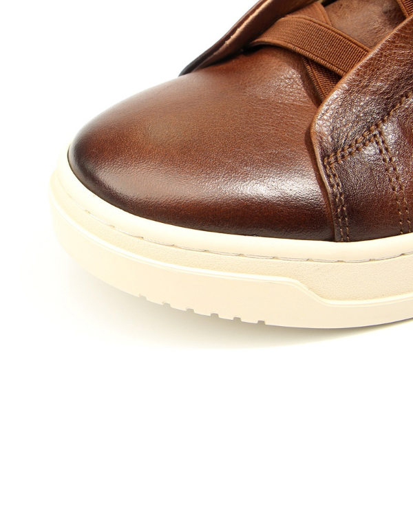 Der kastanienbraune Vintage Sneaker aus Leder ohne Schnürung