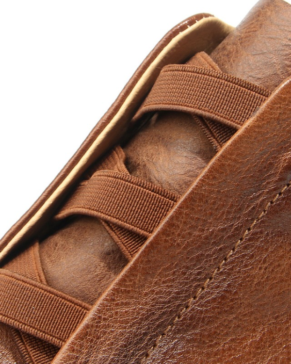 Der kastanienbraune Vintage Sneaker aus Leder ohne Schnürung
