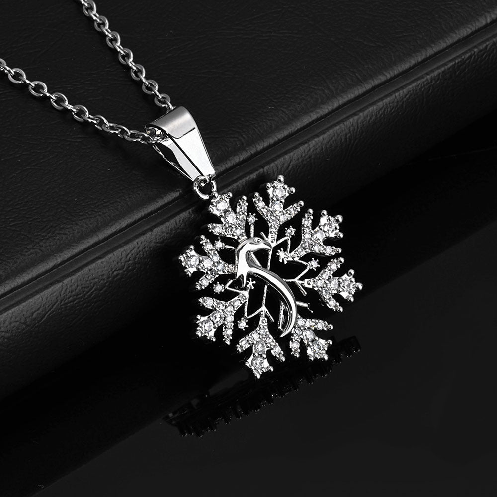 Icy Snowflake Lock Necklace – Silver Edition