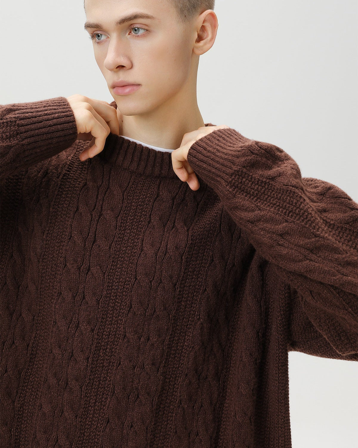 Kabelstrikket sweater