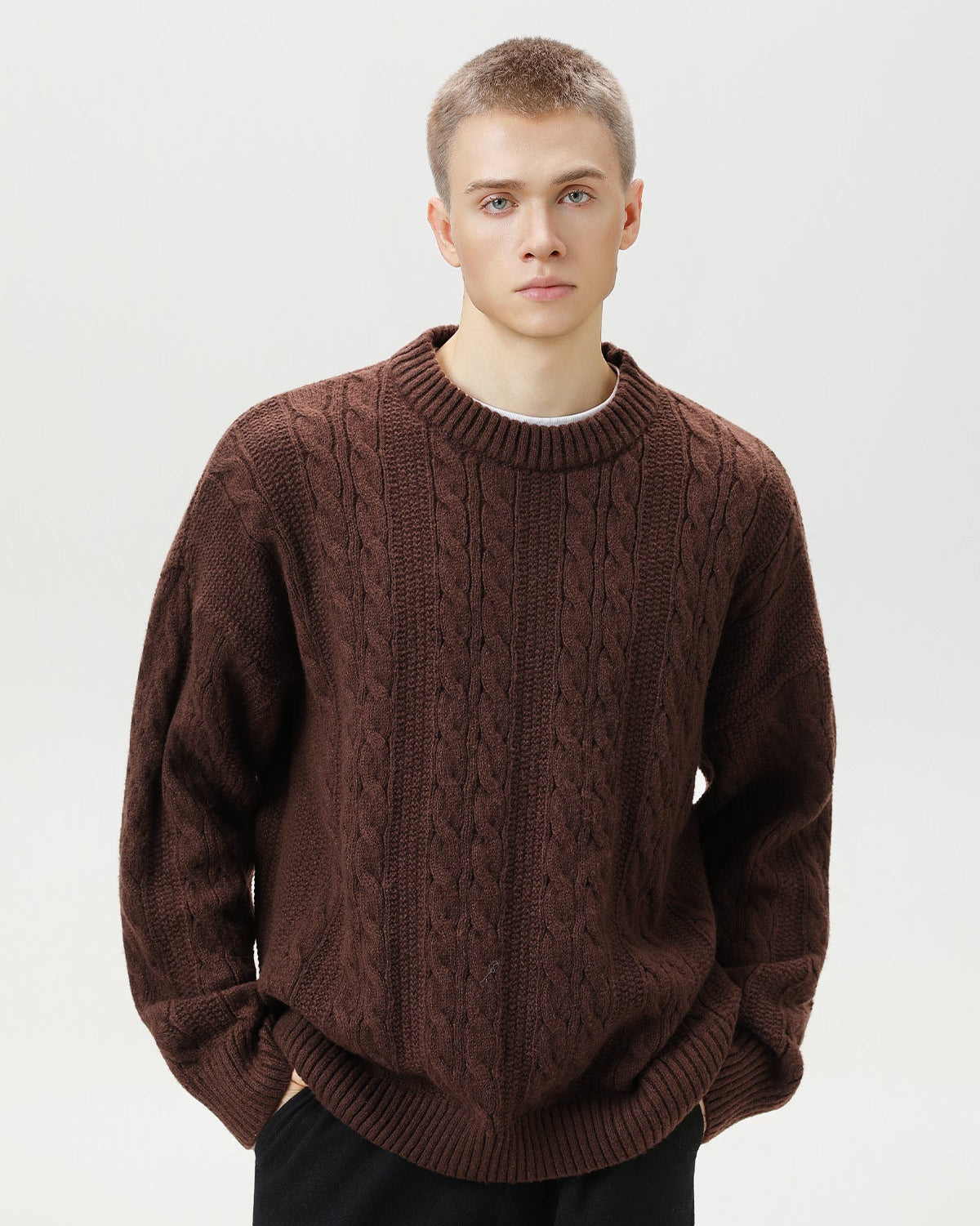Kabelstrikket sweater