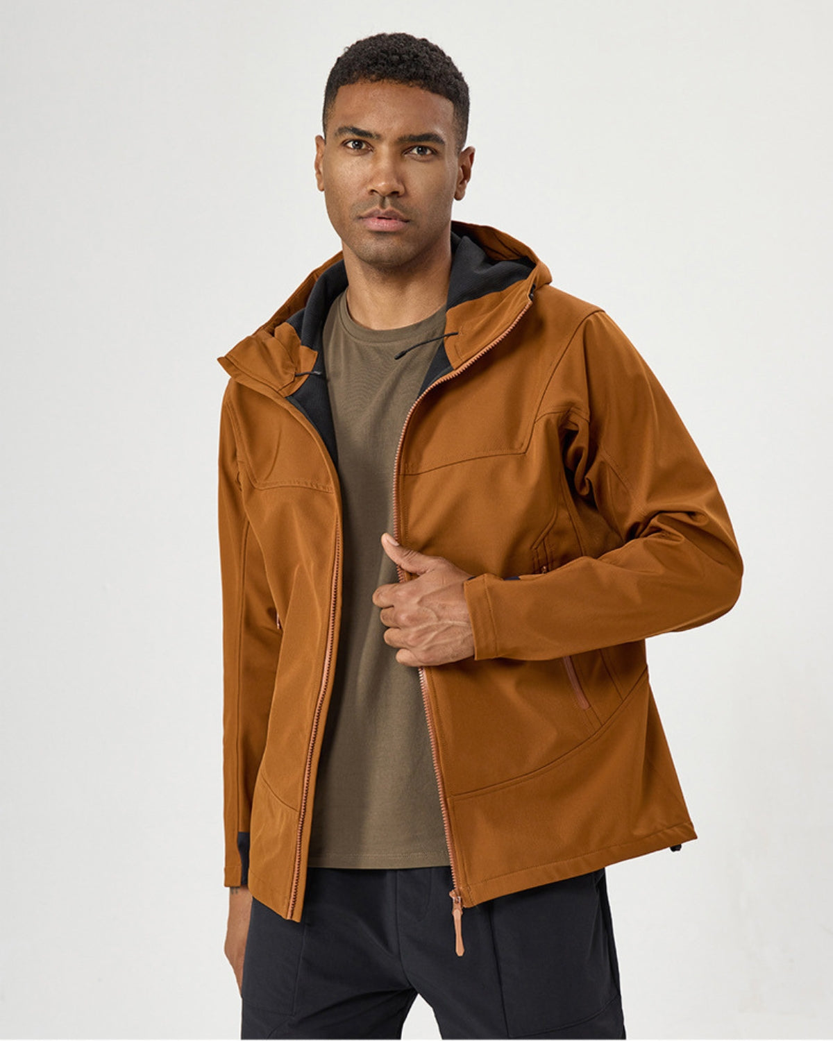Wasserdichte, isolierte Windjacke mit Kapuze