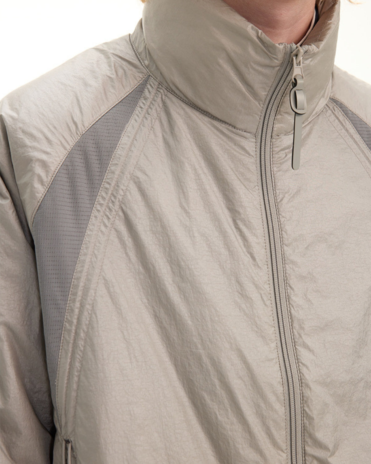 Hochgeschlossene Windbreaker-Jacke