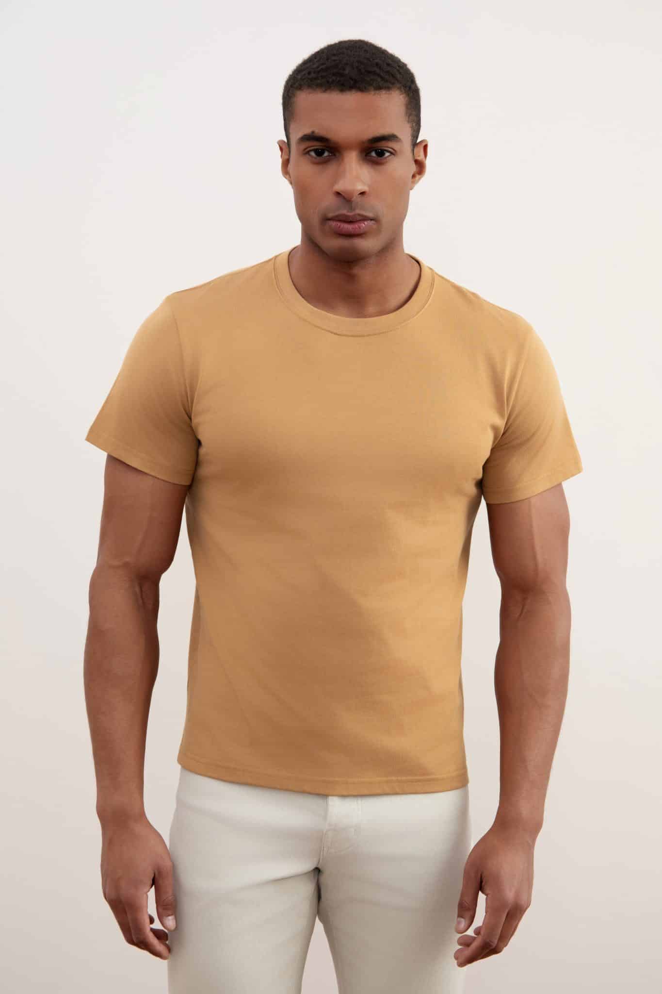 Camiseta marrón arena Slim Fit cuello redondo