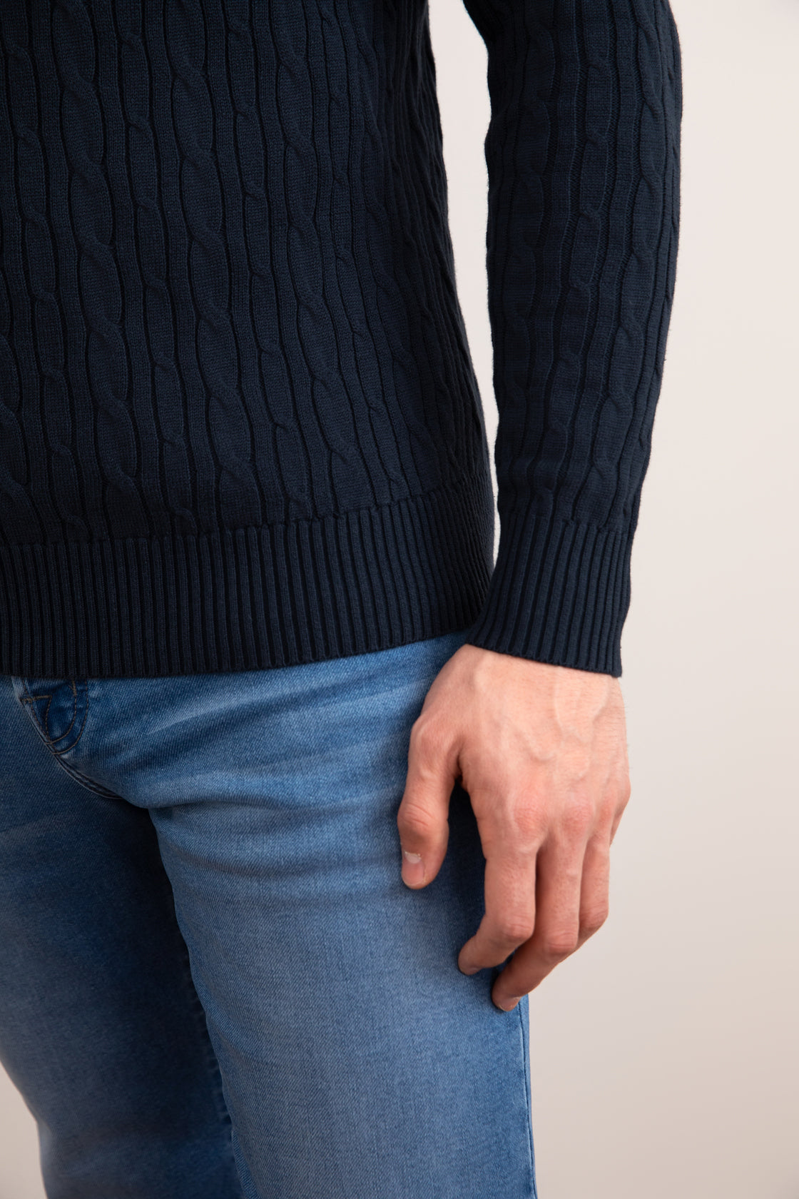 Jersey azul de punto por cable half-zip