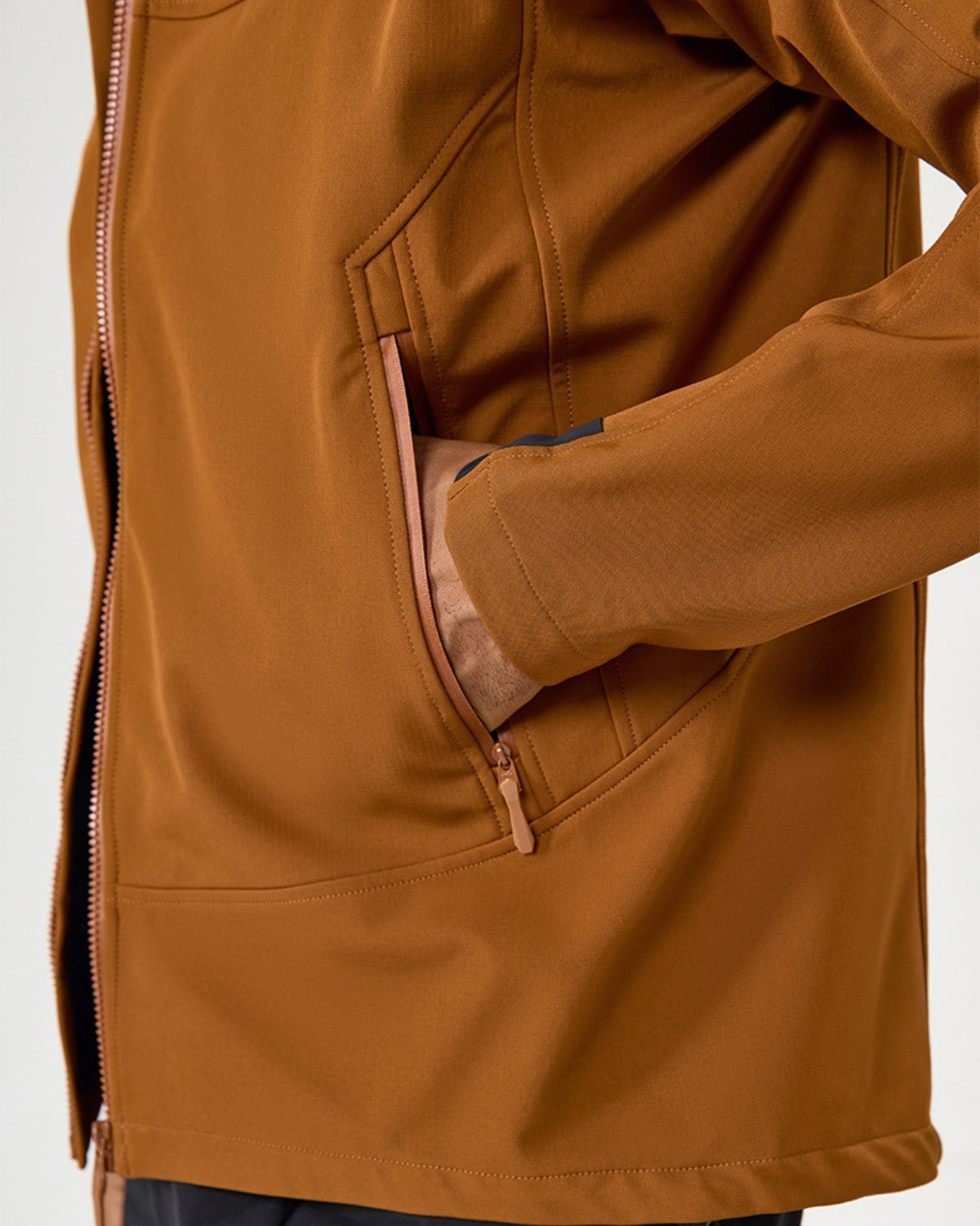 Chaqueta cortaviento aislante impermeable con capucha