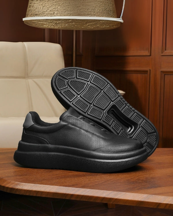 La zapatilla de piel sin cordones Crisp Elevate 2.0 negra