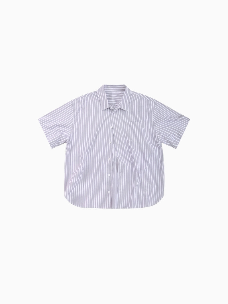 Blusa suelta de lino a rayas con mangas cortas