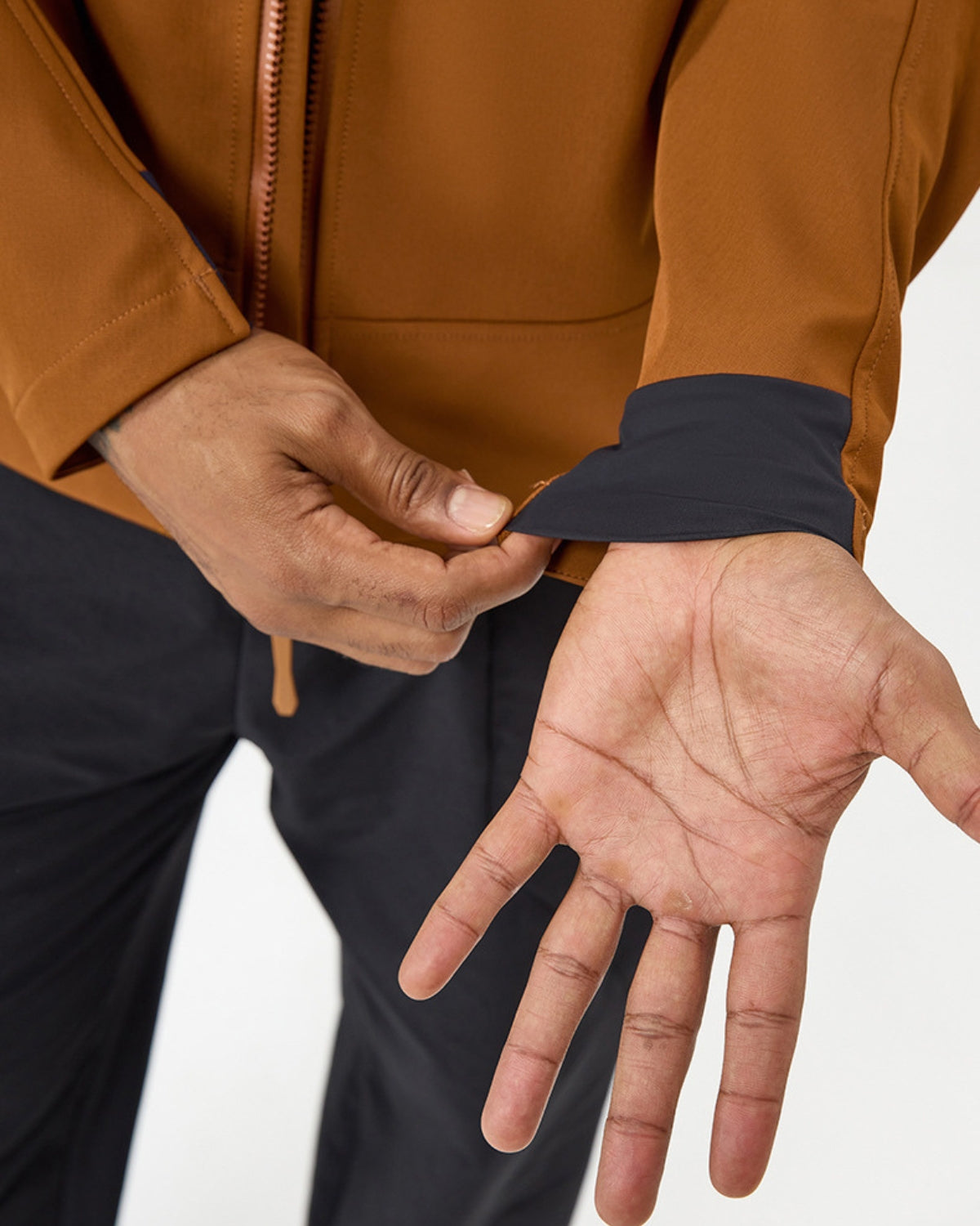 Chaqueta cortaviento aislante impermeable con capucha