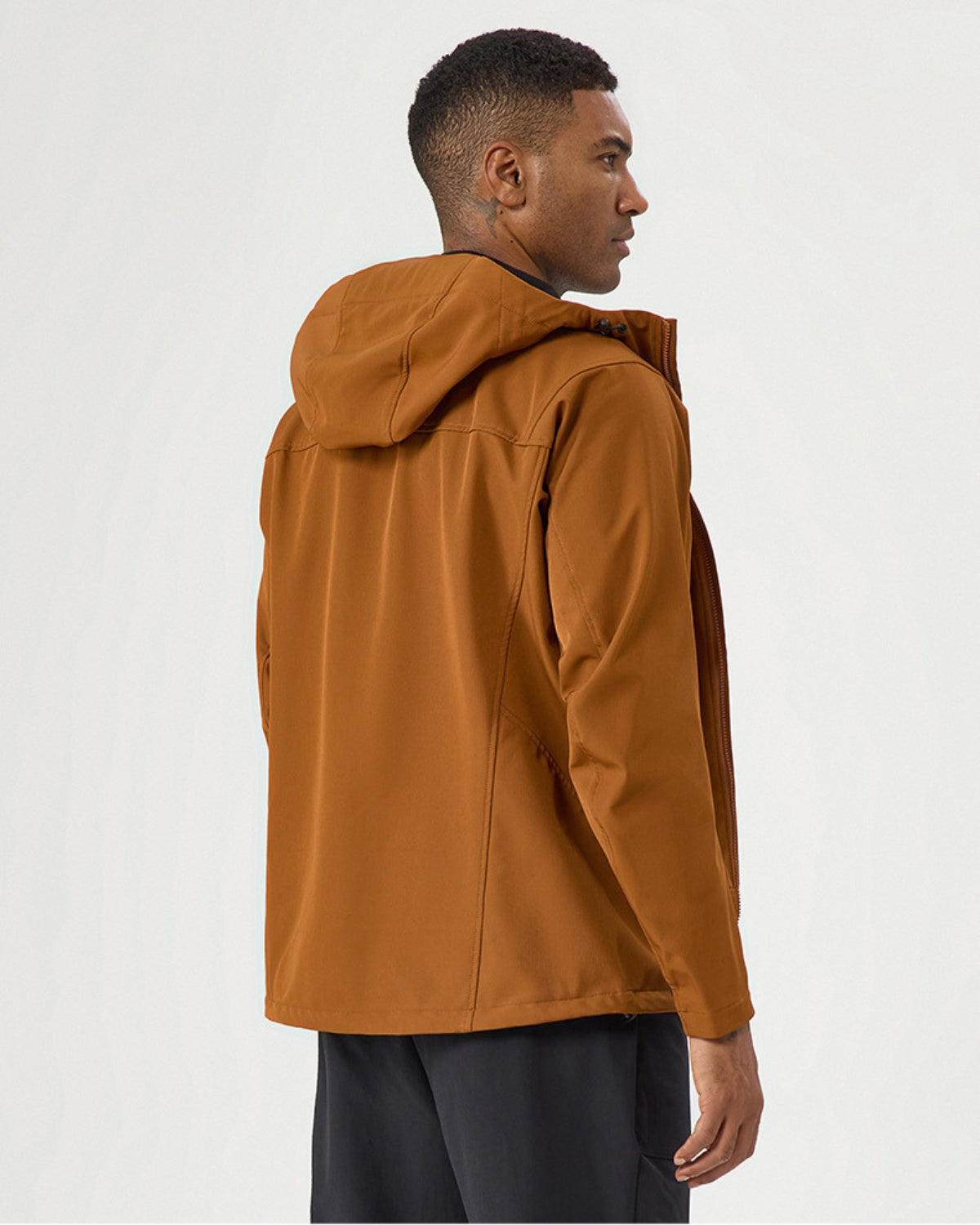 Chaqueta cortaviento aislante impermeable con capucha