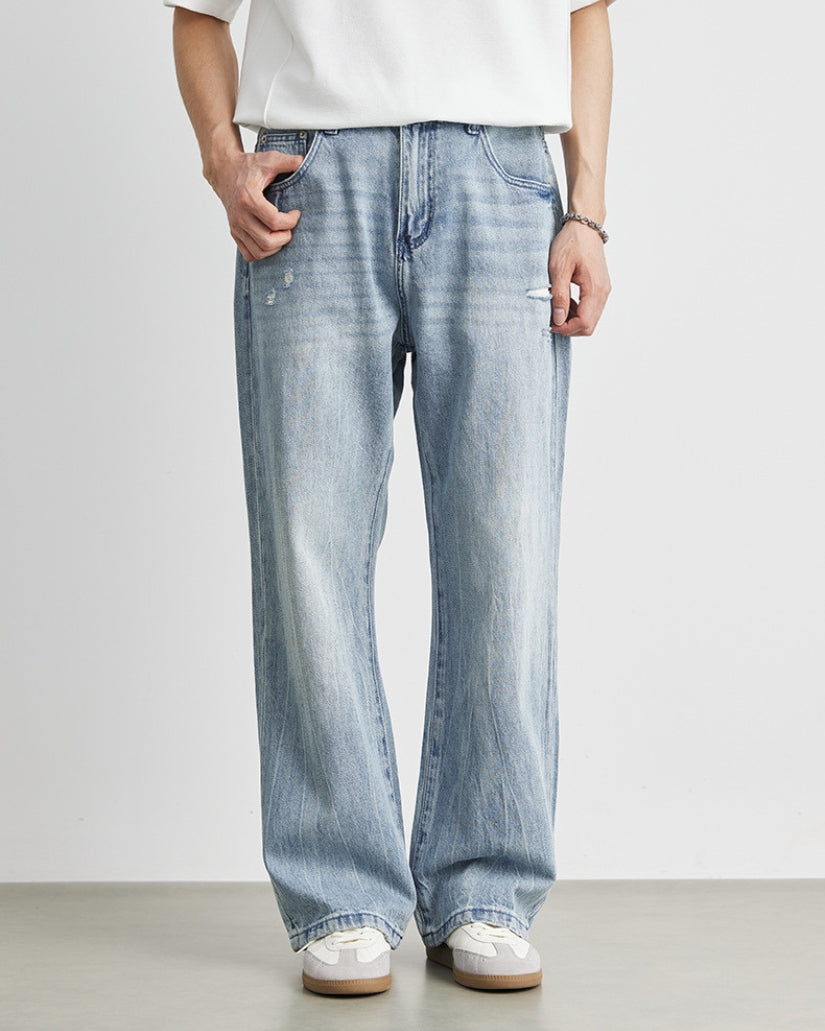 Vaqueros azules de pata ancha desgastados