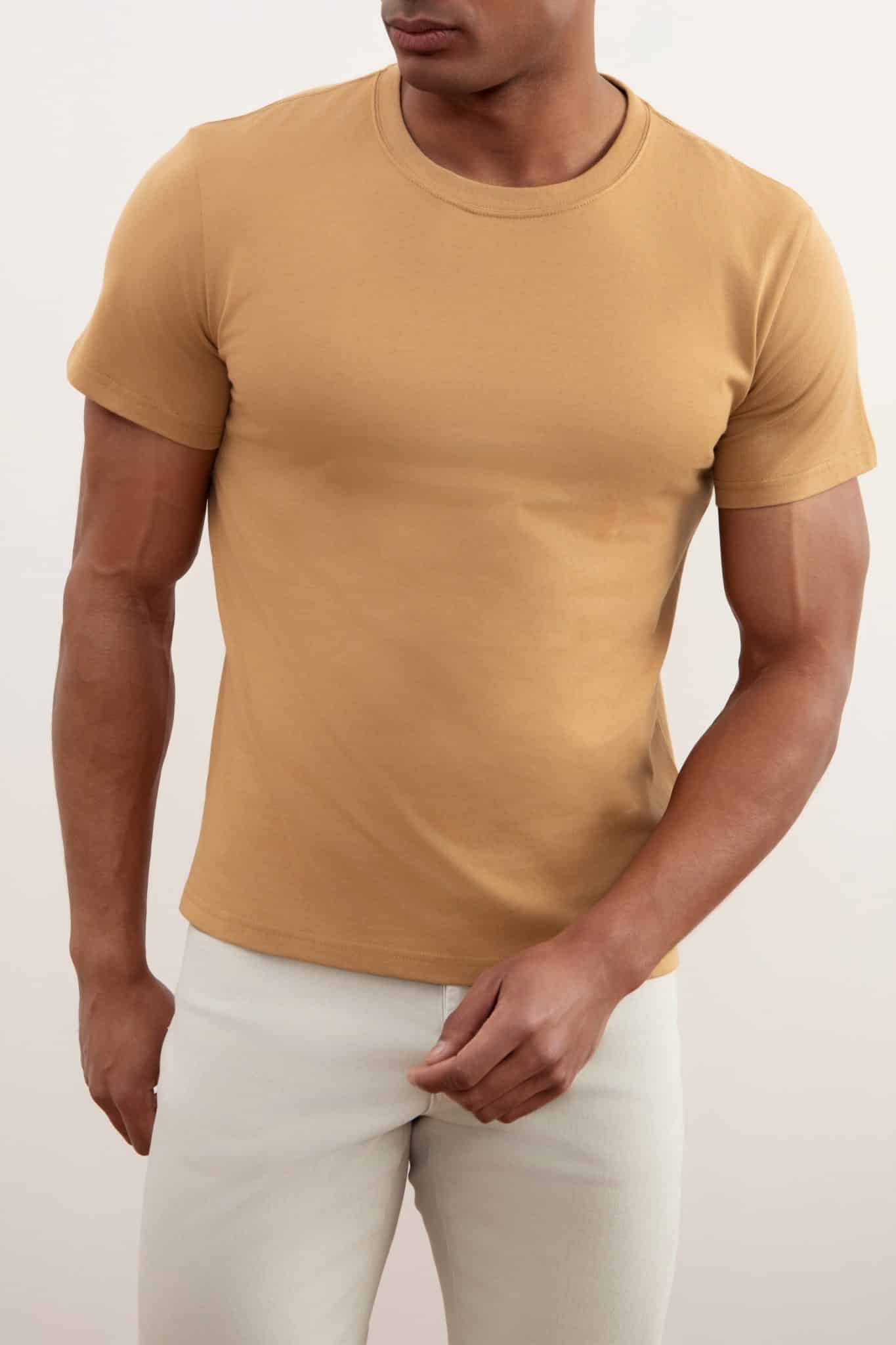 Camiseta marrón arena Slim Fit cuello redondo