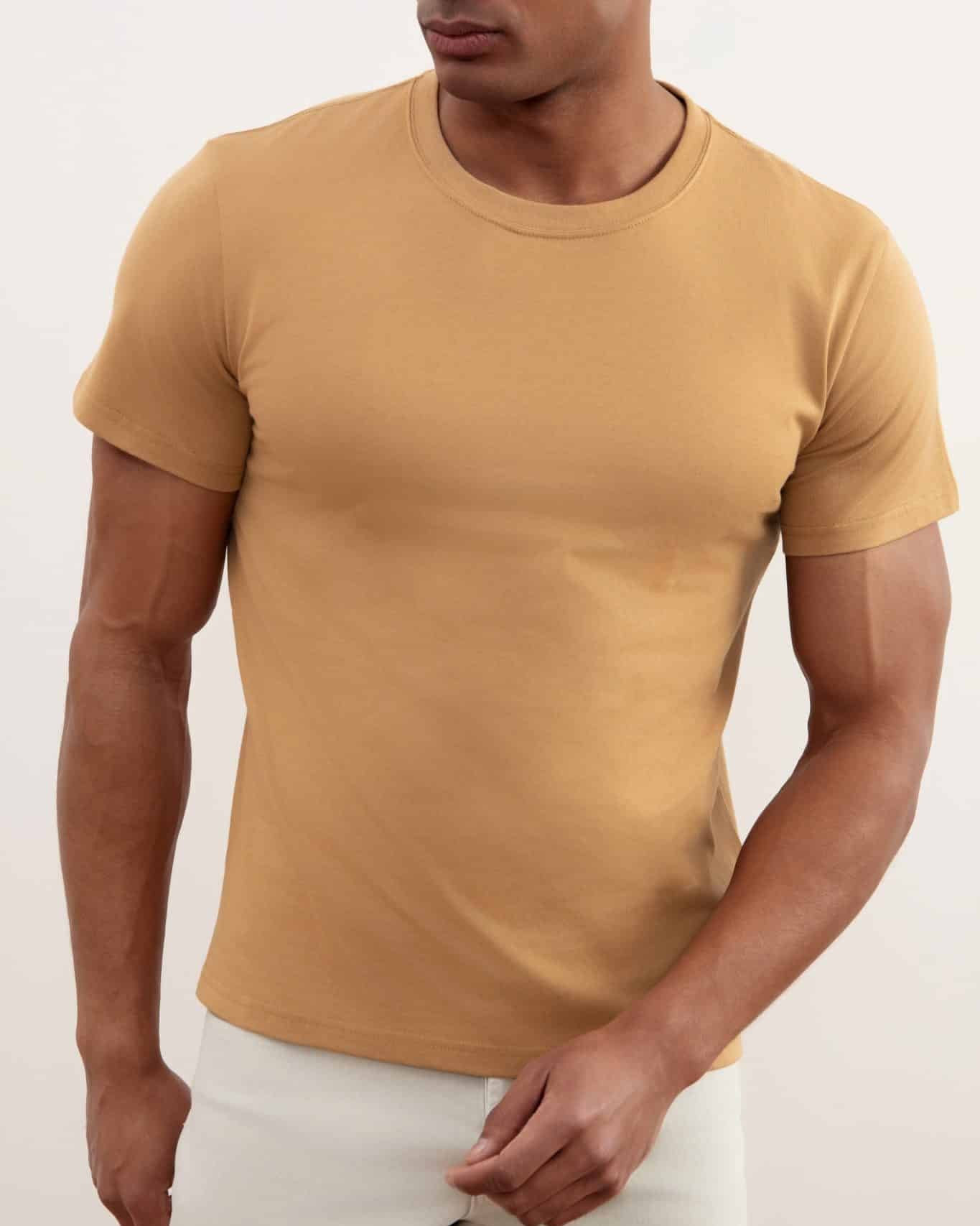 Camiseta marrón arena Slim Fit cuello redondo