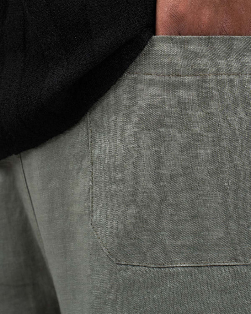 Pantalones anchos de lino en color oliva