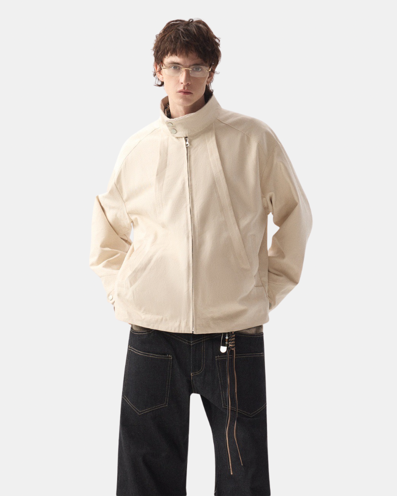 Chaqueta con cremallera y cuello alto