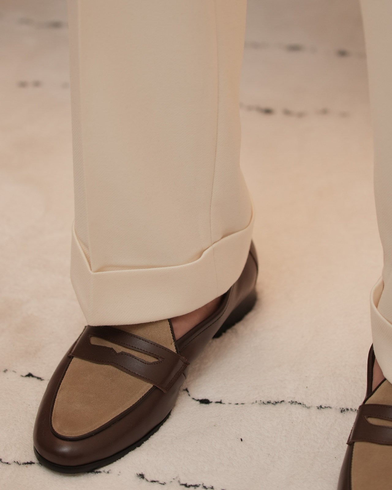 Aidosta nahasta valmistetut slip-on mokkasiinit