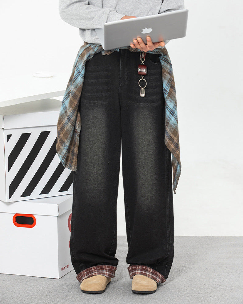 Les jeans en denim lavé à carreaux