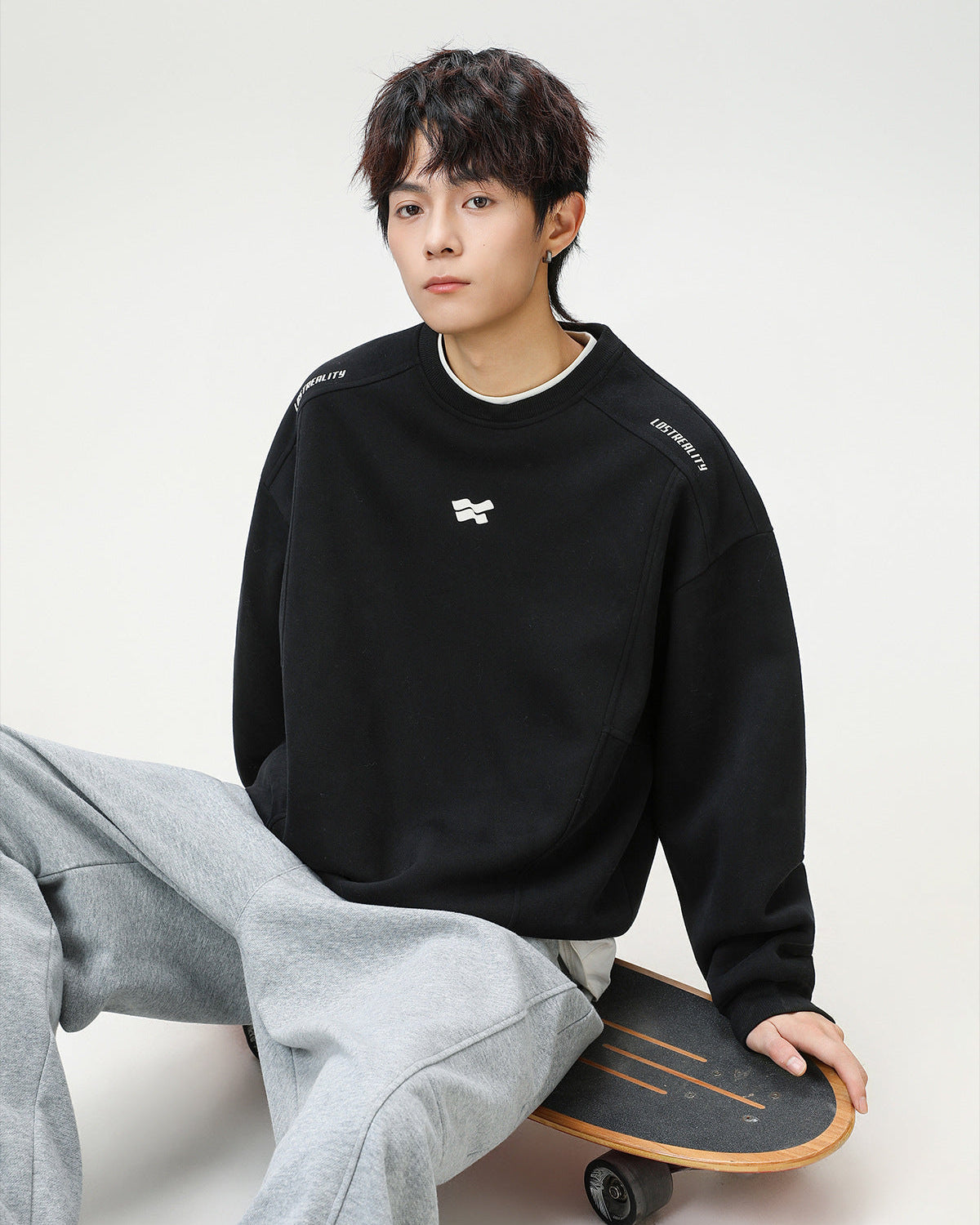 The Contour Split Heavy Crewneck Sweater (Pull à col roulé)