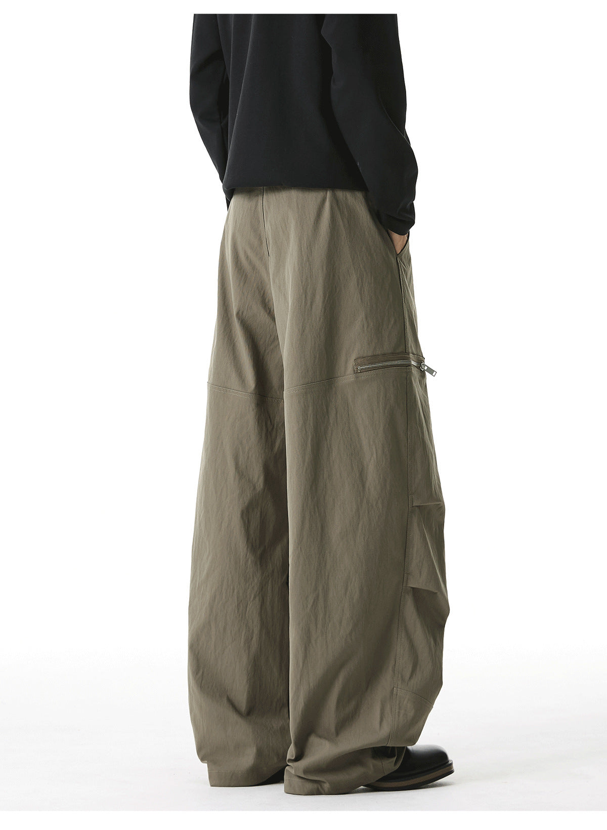 Le pantalon cargo à plis Aero