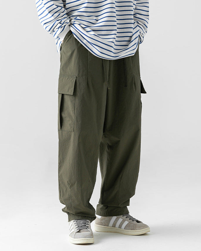 Le pantalon cargo à plis Contour