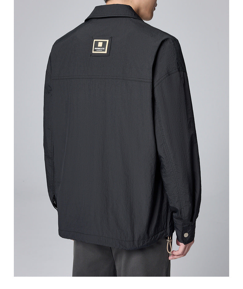 La veste décontractée à revers d'automne