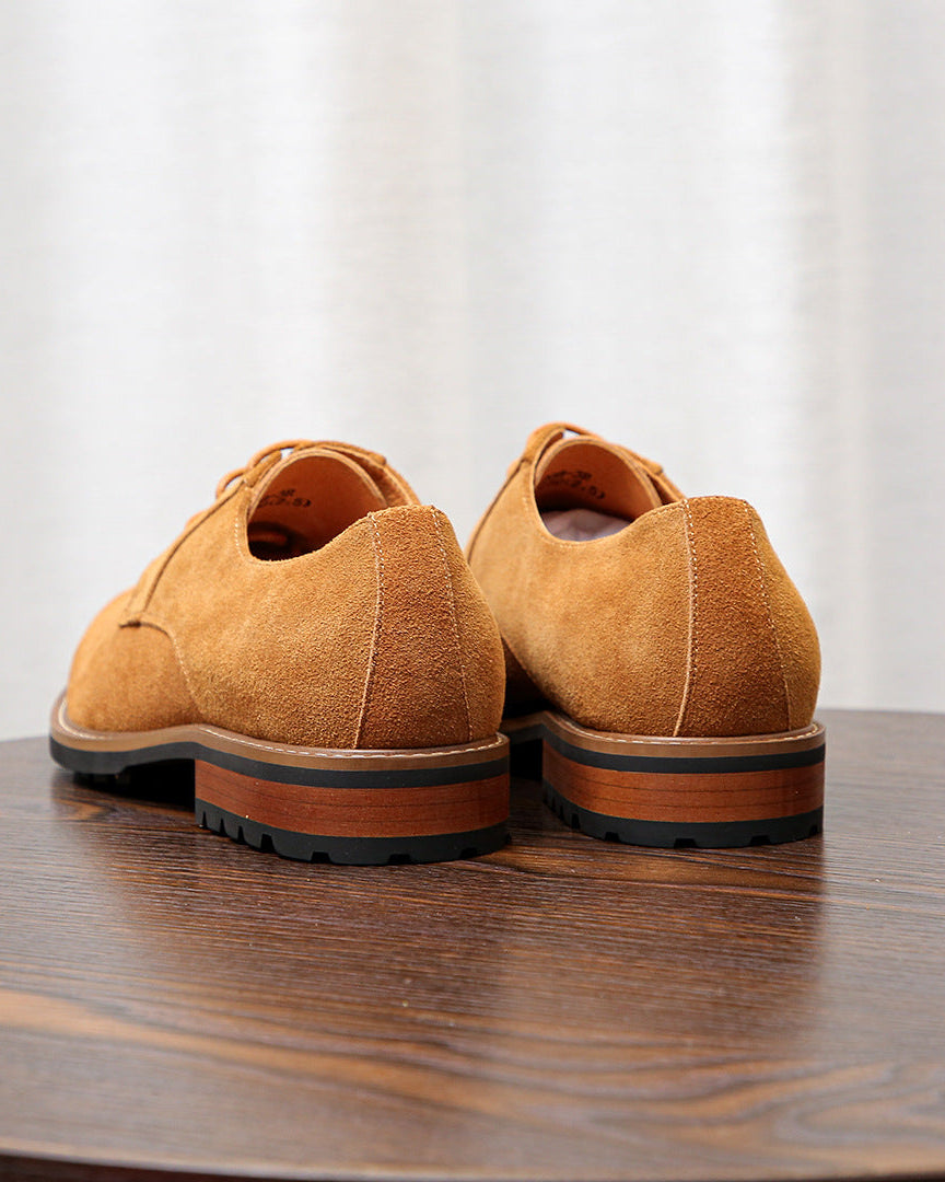 Les chaussures de derby en daim Softey