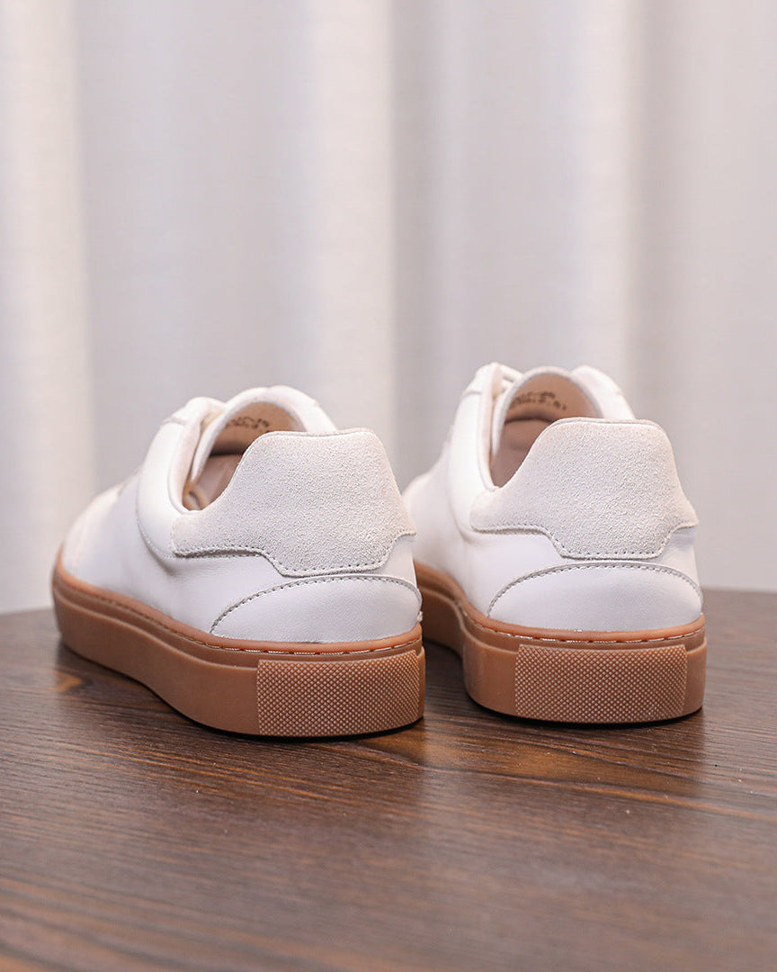 Baskets basses en cuir et daim avec semelle en gomme