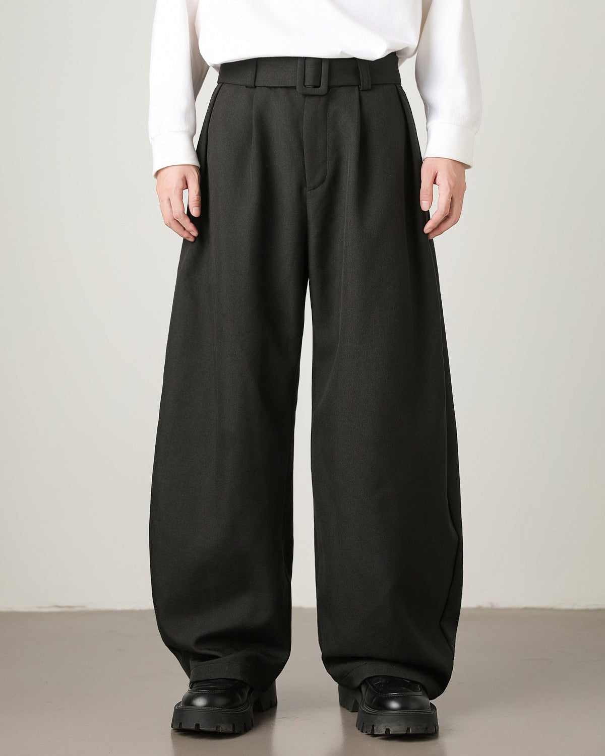 Pantalon à jambes larges en laine