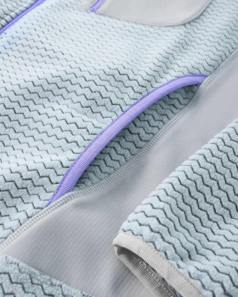 La veste zippée à motif gaufré