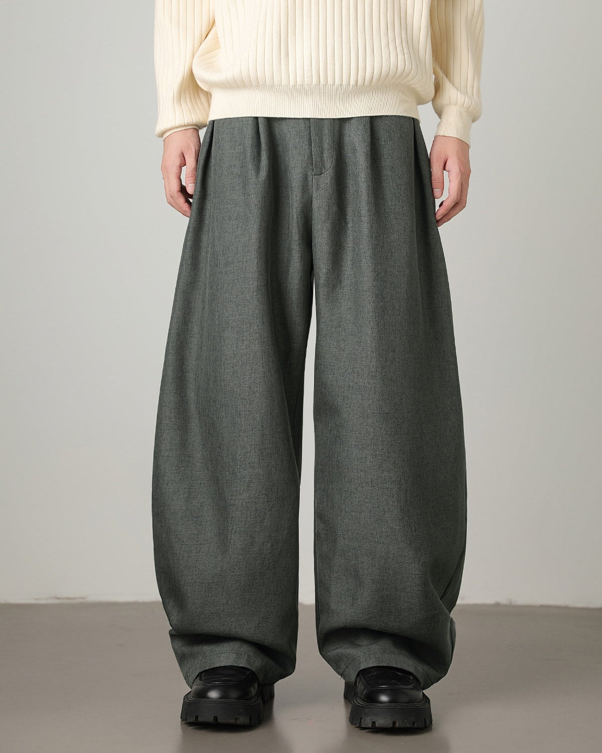Pantalon à jambes larges en laine